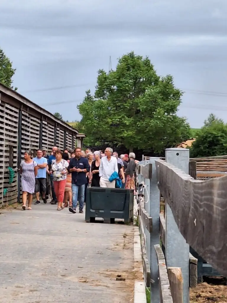 Fürung über das Gelände - Sommersonnenwende - Sommerfest auf der Hexenburg 2024