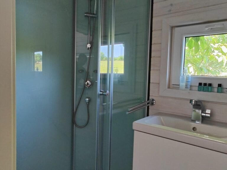 07_20230603_TinyHouse InnenaufnahmeBad