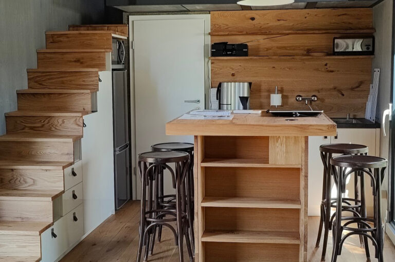 a37d43f8-435c-4b59-b6f4-4de55a4dee6e